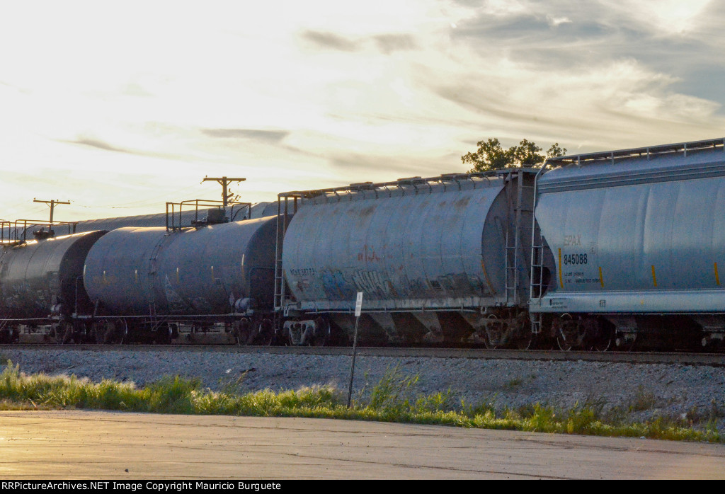 NCHX Cylindrical Hopper